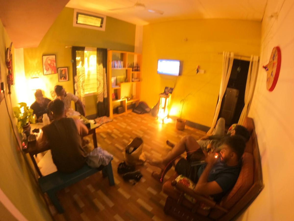 Stargaze Backpackers Hostel กูวาฮาติ ภายนอก รูปภาพ