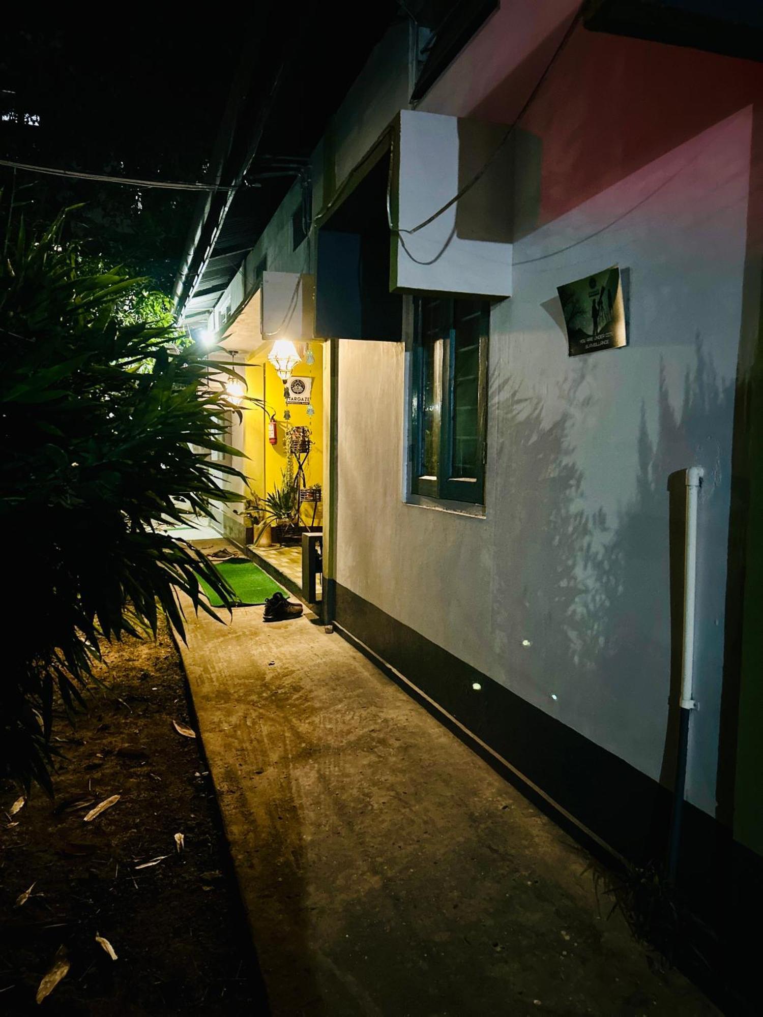 Stargaze Backpackers Hostel กูวาฮาติ ภายนอก รูปภาพ