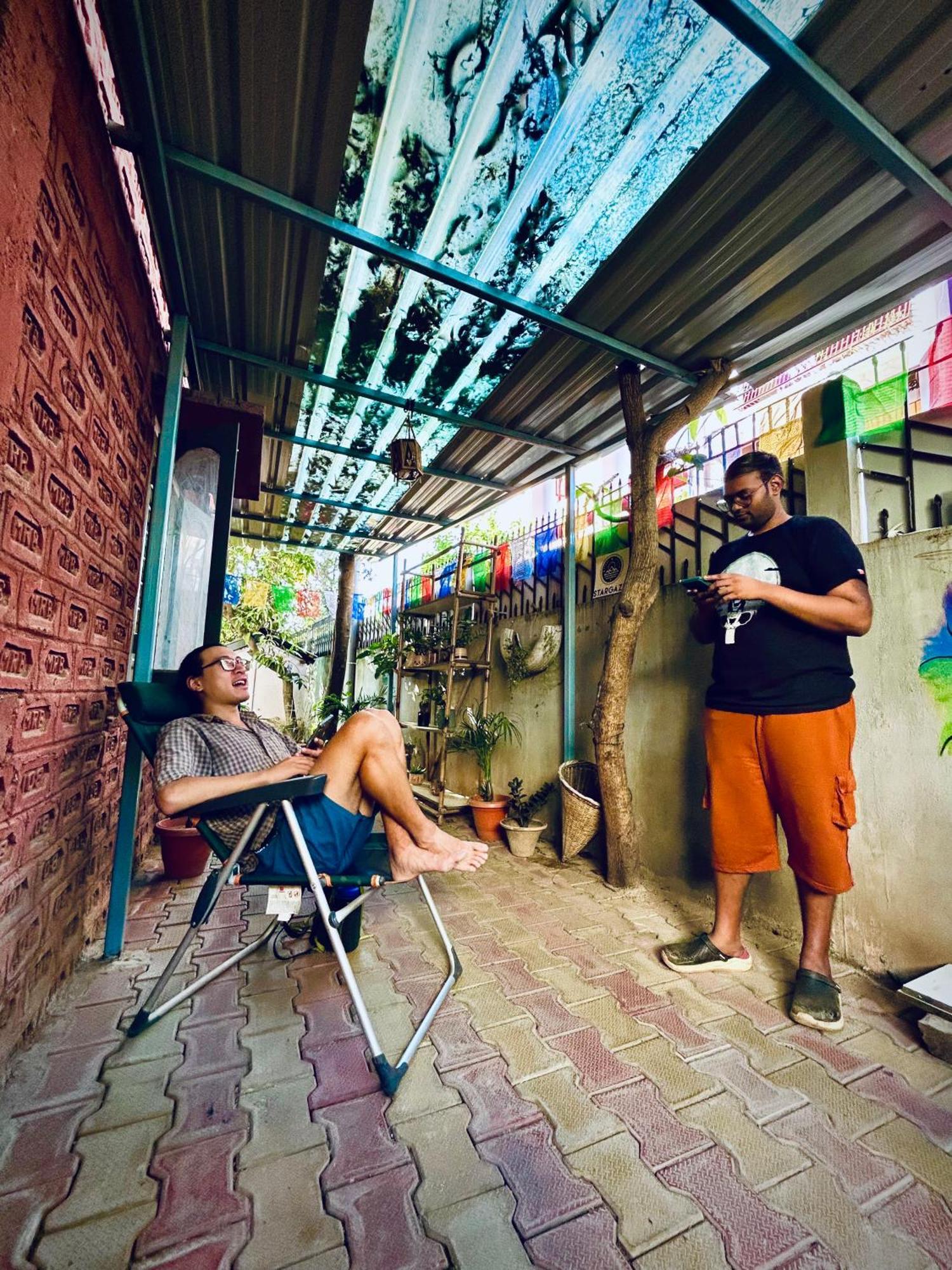 Stargaze Backpackers Hostel กูวาฮาติ ภายนอก รูปภาพ