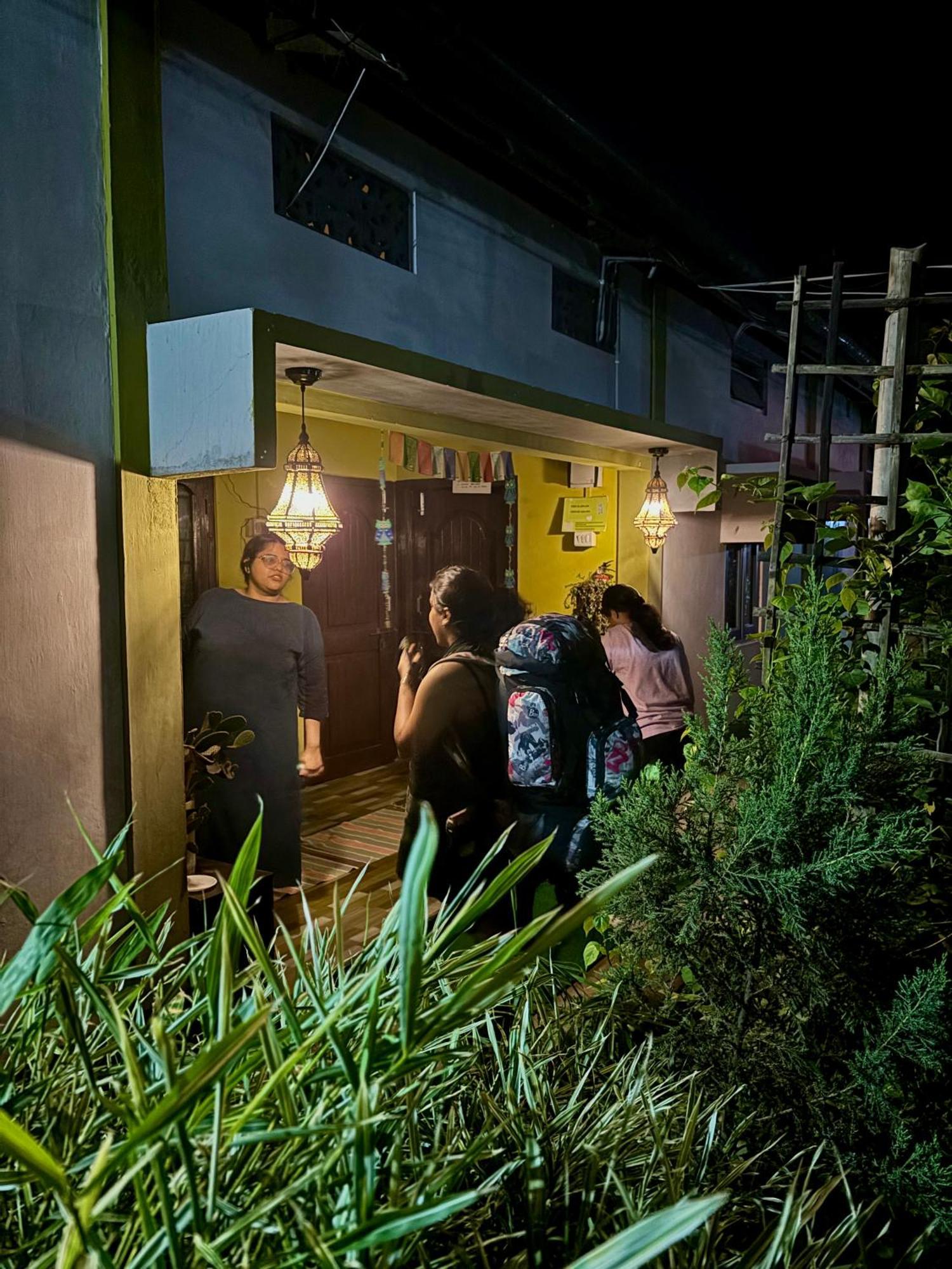 Stargaze Backpackers Hostel กูวาฮาติ ภายนอก รูปภาพ